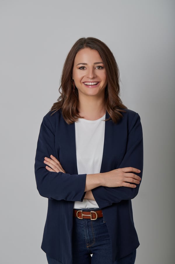 Businessportrait im Fotostudio von photoINstyle im Bezirk Liezen – professionelles Portrait für LinkedIn & Karriere.